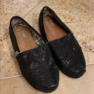 Toms girls size 3